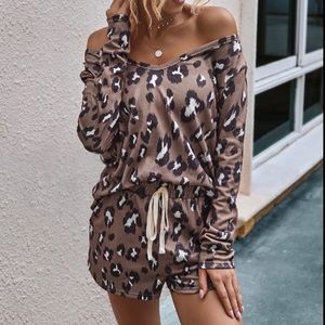 Comfy scoop neck top and shorts print lounge wear.